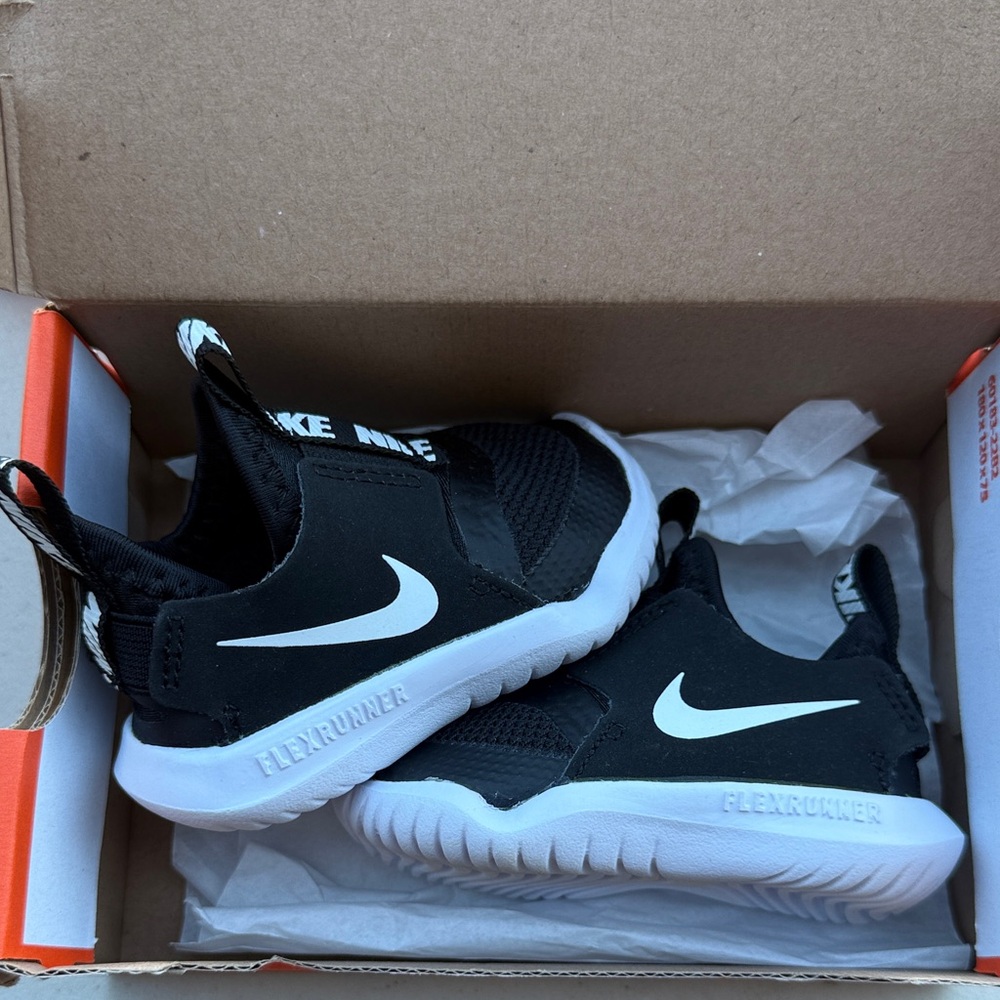 Nike Kids Flex Runner Black and White Sneakers